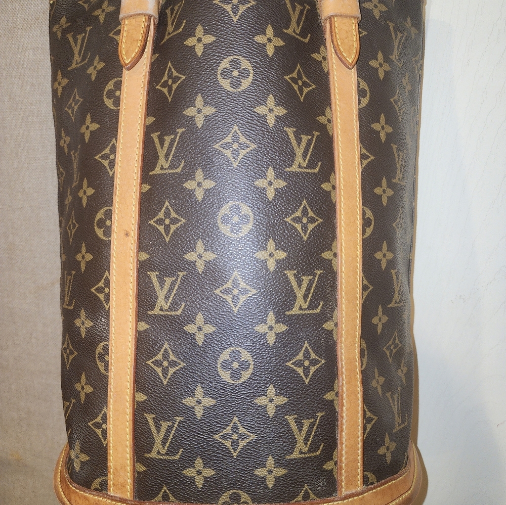 Gorgeous Louis Vuitton Monogram GM Bucket Bag - Authentic - Picture 4 of 15